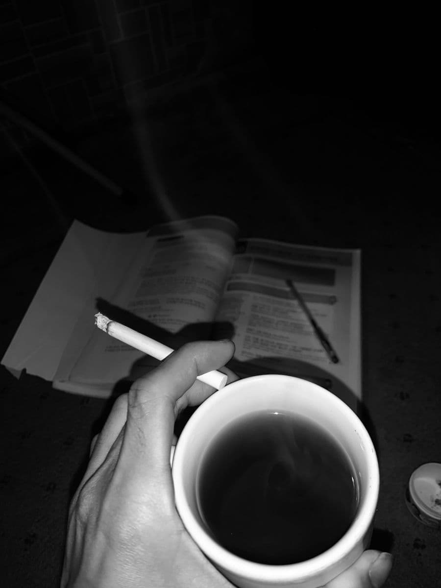 Cafe, Thuốc Lá & Những Ngày Vui